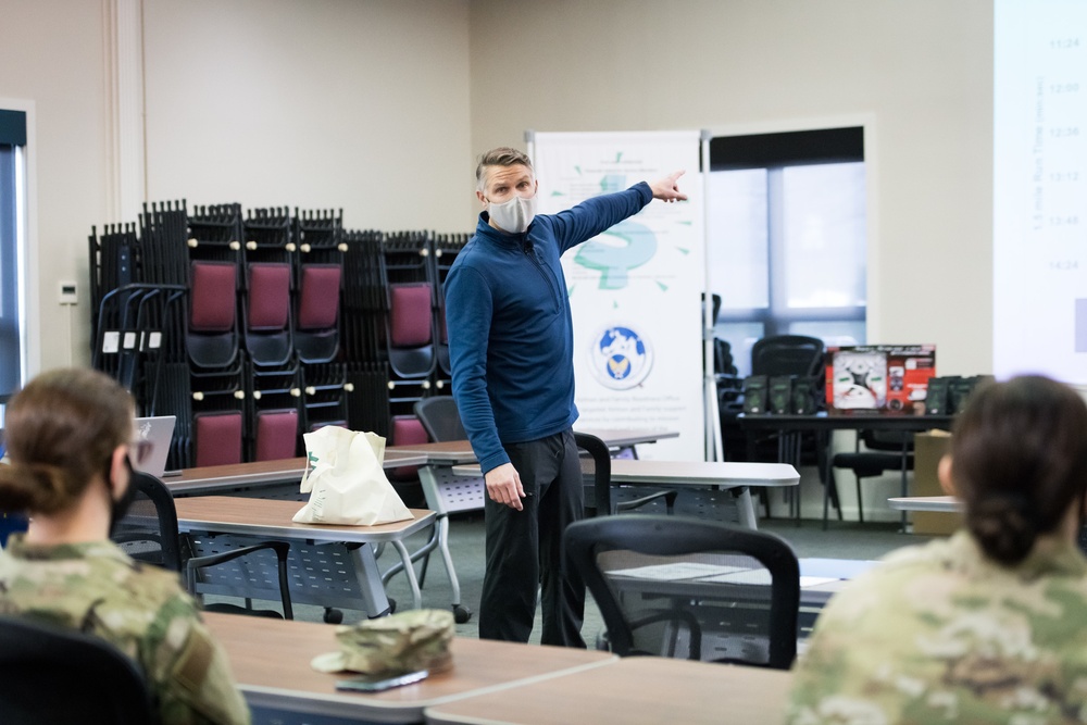 Lunch and Learn brings fitness tips to Airmen