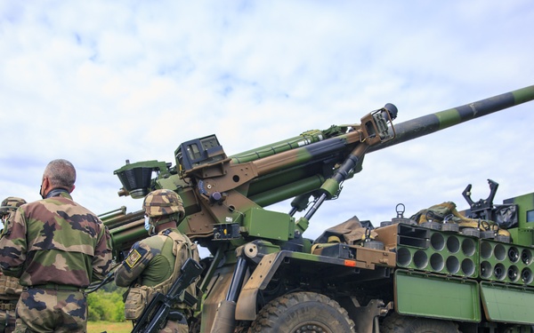 2d MARDIV CG visits French Forces
