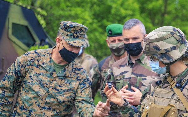 2d MARDIV CG visits French Forces