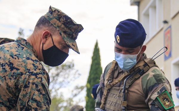 2d MARDIV CG visits French Forces