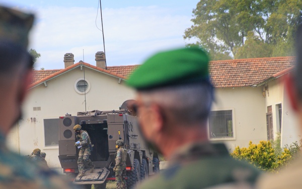 2d MARDIV CG visits French Forces