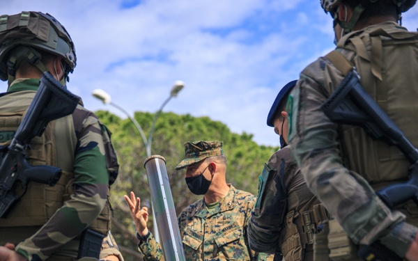 2d MARDIV CG visits French Forces