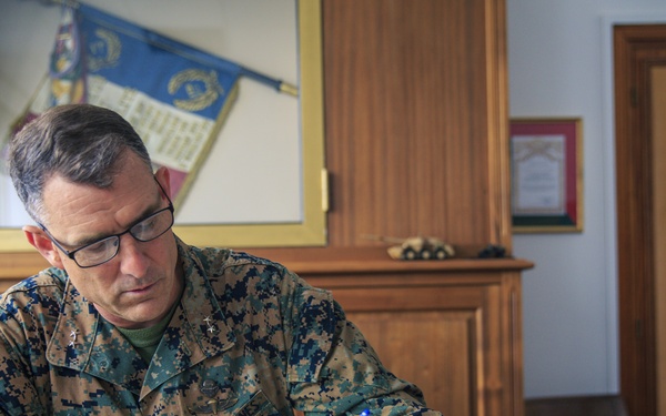 2d MARDIV CG visits French Forces