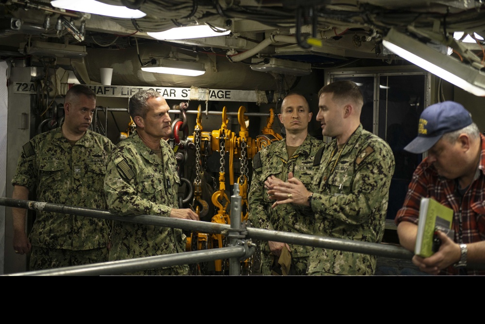 COMSUBPAC Visits USS Pennsylvania (SSBN 735)