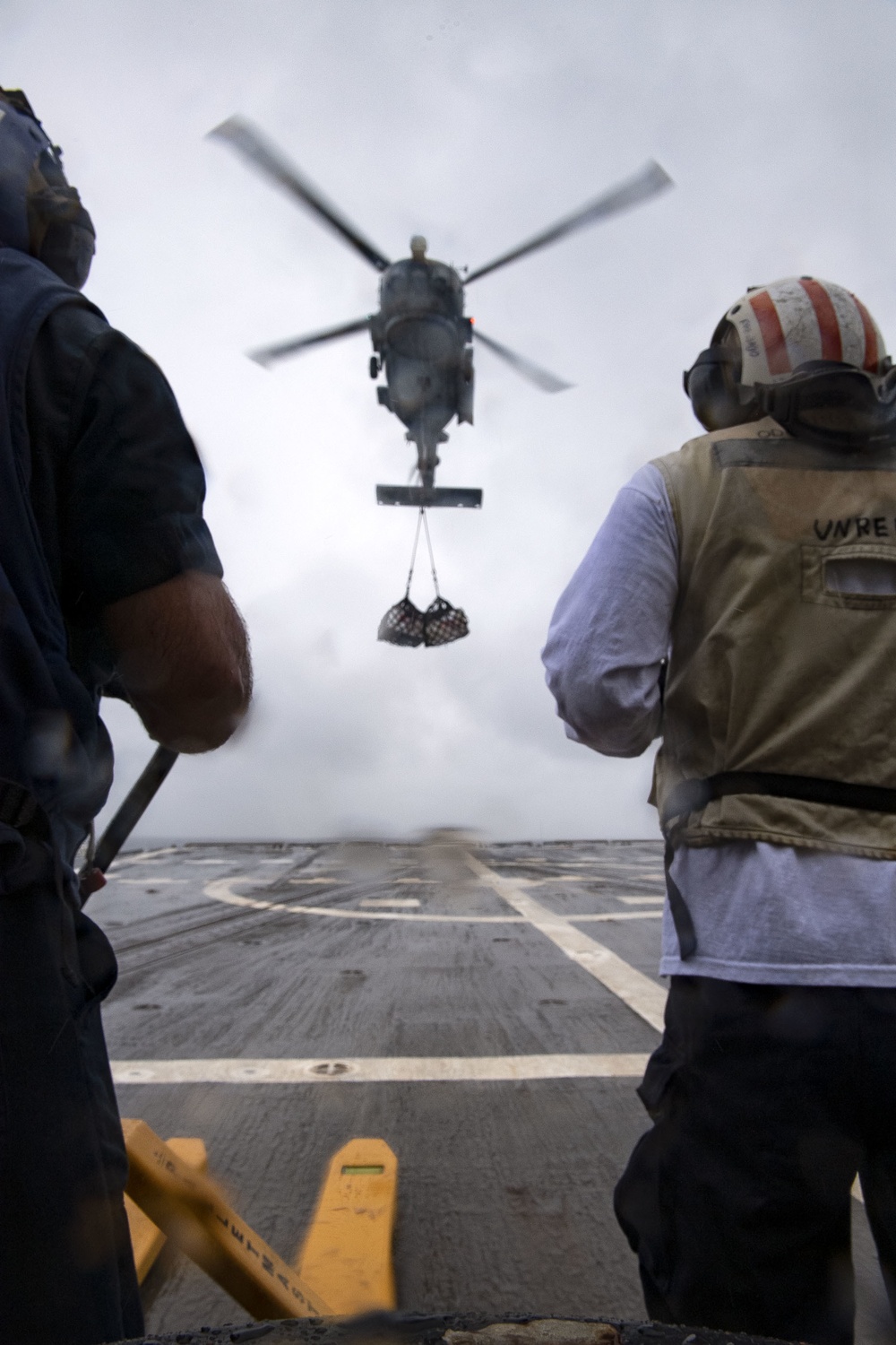 Sailors aboard USS Rafael Peralta (DDG 115) prepare to unload stores from a MH-60R Seahawk assigned to (HSM-51) during a vertical replenishment with USNS Pecos (T-AO-197)