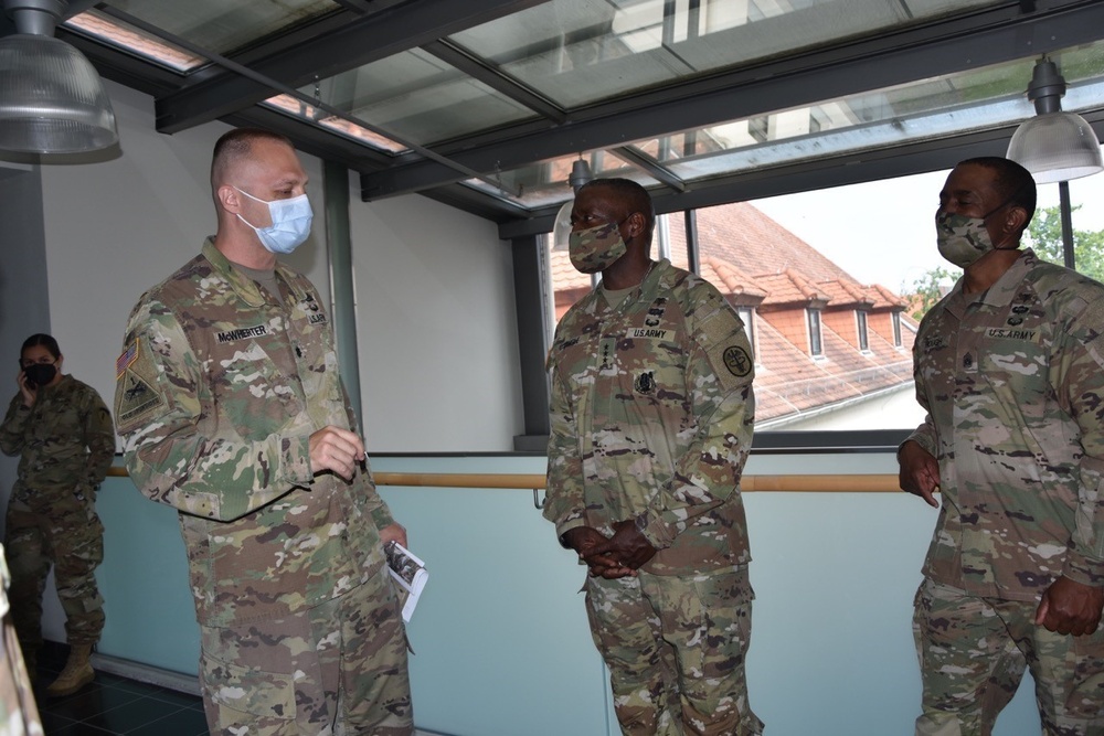 The Army Surgeon General visits Wiesbaden Health Clinic