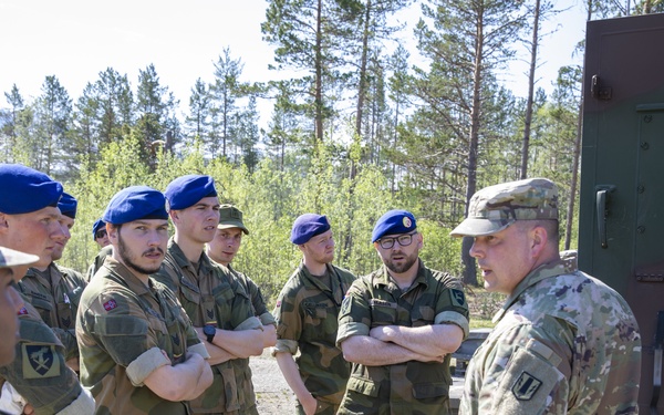 41st FAB and Norwegian Army Talk Shop
