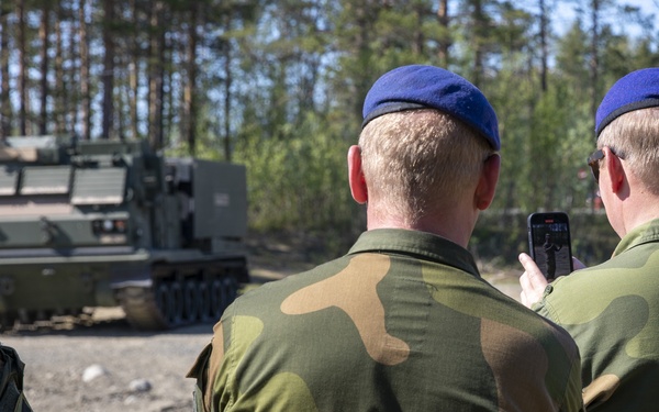 41st FAB and Norwegian Army Talk Shop