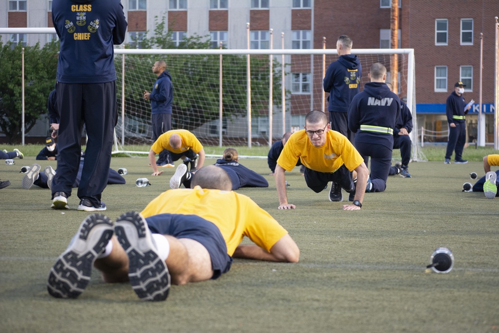 210602-N-WJ386-1037 NEWPORT, R.I. (June 2, 2021) Navy OCS class conducts PT test