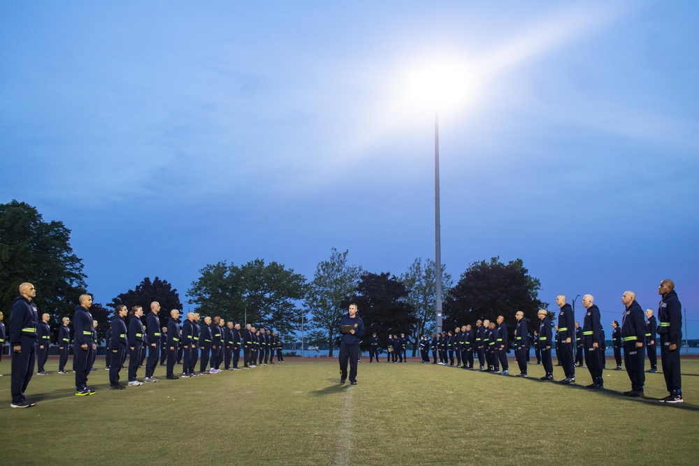 210601-N-WJ386-1017 NEWPORT, R.I. (June 1, 2021) Navy OCS class conducts PT test