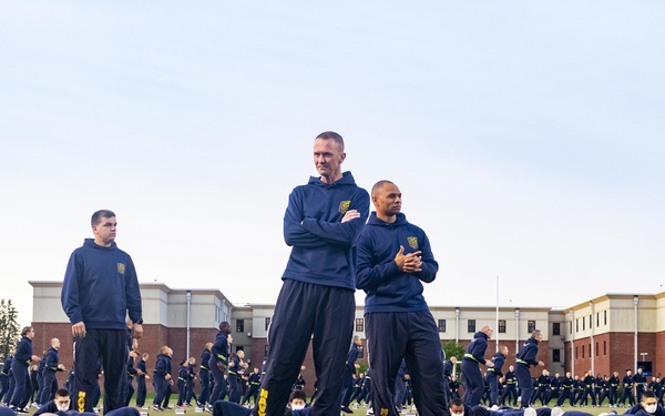 210601-N-WJ386-1051 NEWPORT, R.I. (June 1, 2021) Navy OCS class conducts PT test