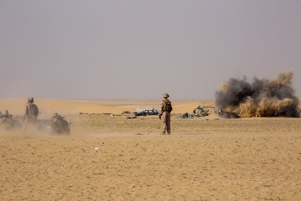 15th MEU Marines conduct live-fire rocket range