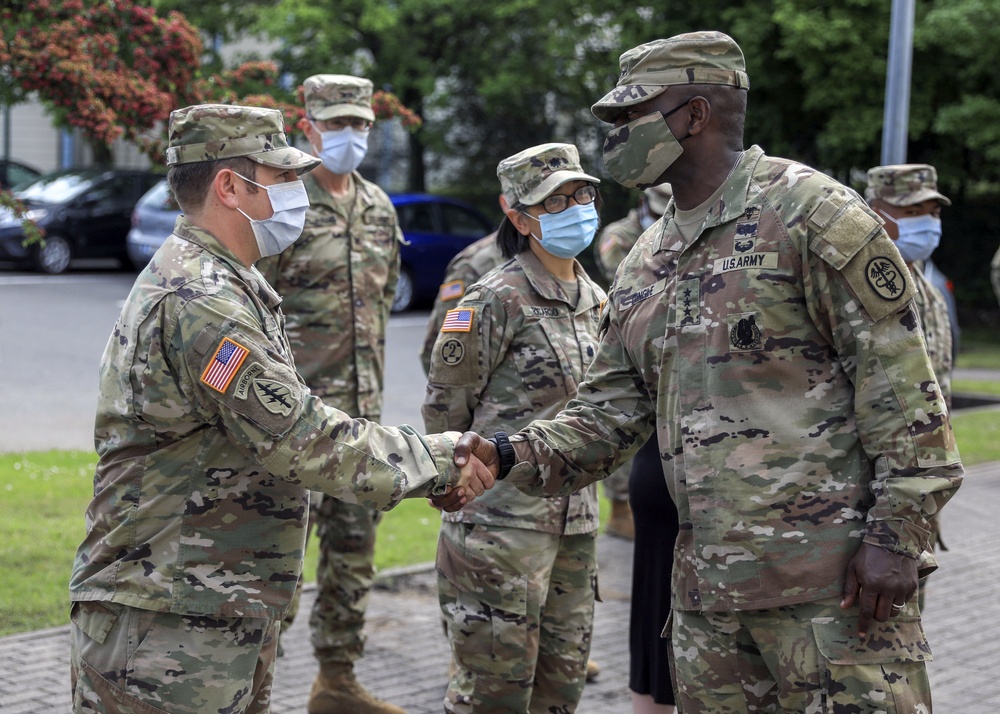 Army Surgeon General visits Regional Health Command Europe
