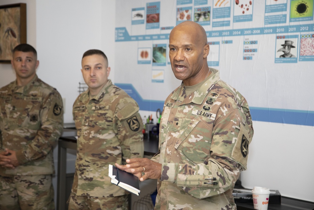 Major General Michael Talley Visits WRAIR