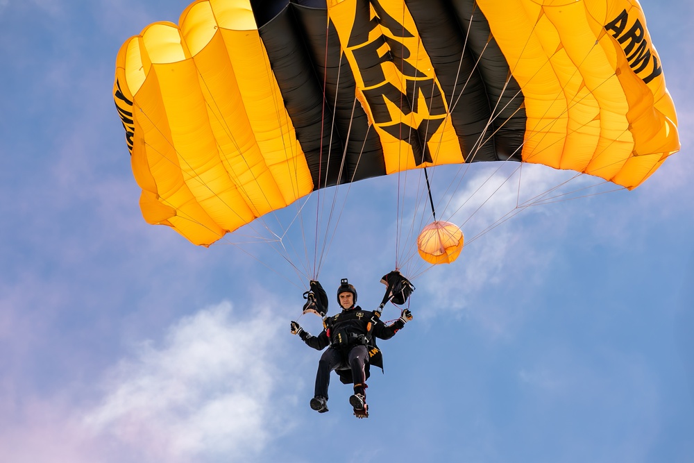 Army Demonstration Parachute Landing