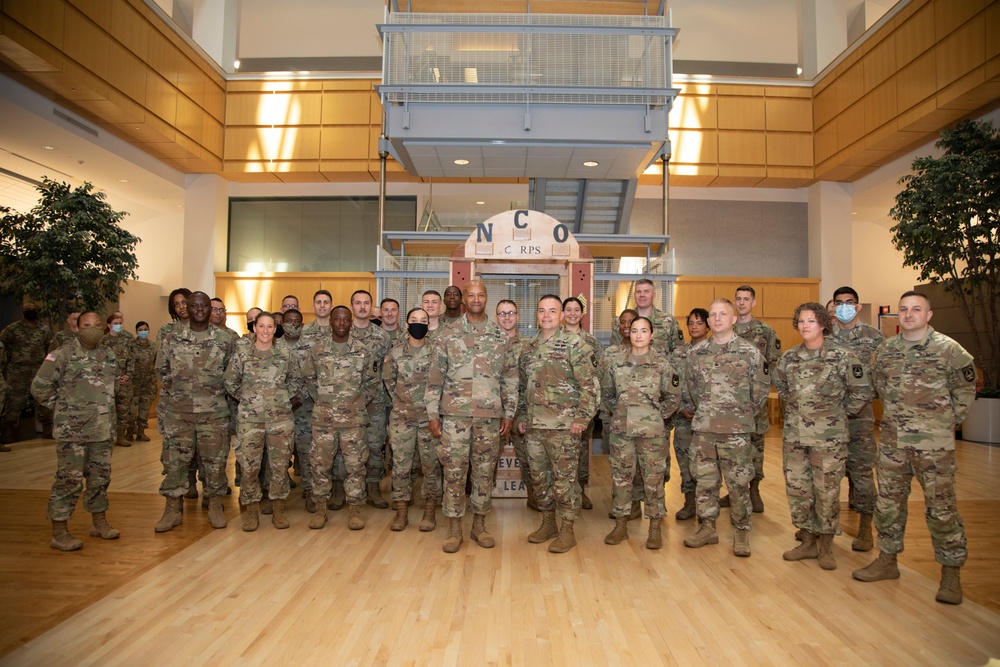 Maj. Gen. Michael Talley visits WRAIR