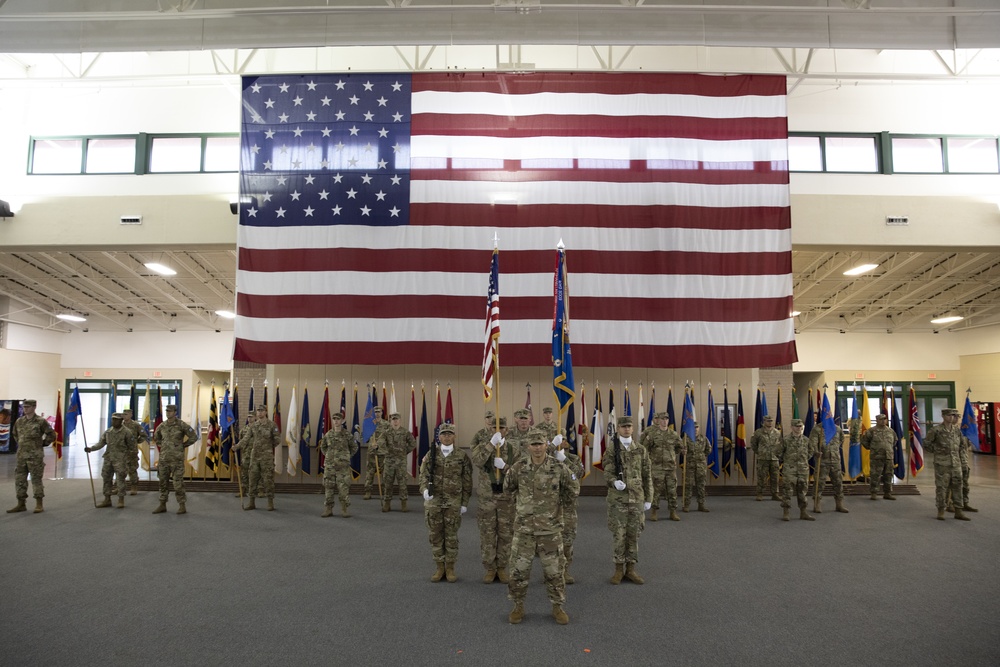 The Knighthawk Soldiers of the 2nd Battalion, 3rd General Support Aviation Battalion welcome their new commander.