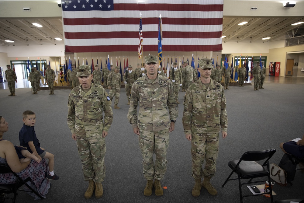 The Knighthawk Soldiers of the 2nd Battalion, 3rd General Support Aviation Battalion welcome their new commander.