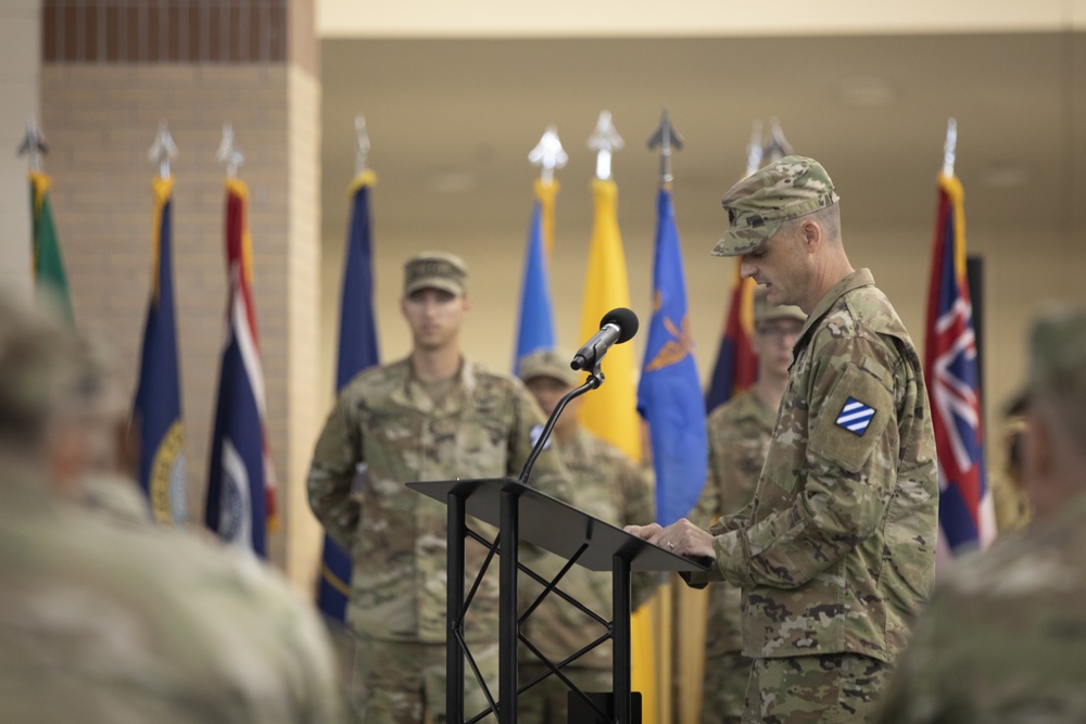 The Knighthawk Soldiers of the 2nd Battalion, 3rd General Support Aviation Battalion welcome their new commander.