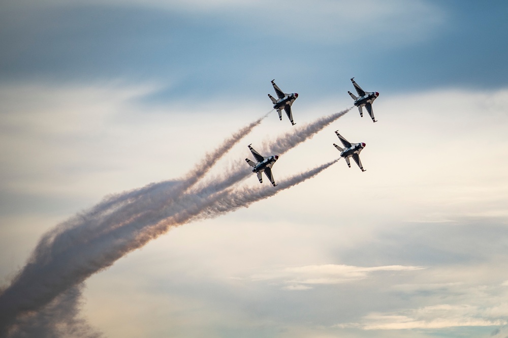 Thunderbirds practice for show season