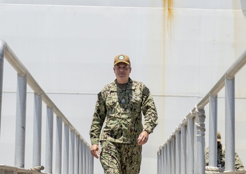Naval Surface Force, U.S. Pacific Force Surgeon visits USS Fort Worth (LCS 3)