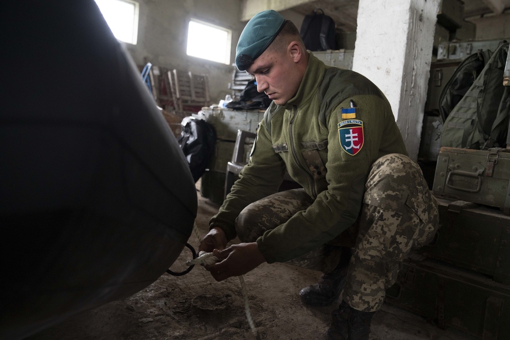 DVIDS - Images - U.S. Marines begin CRRC instruction with Ukrainian