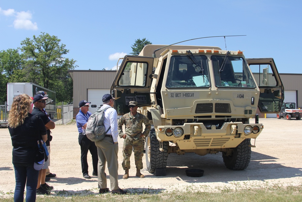 Wisconsin employers visit Fort McCoy during Bosslift event