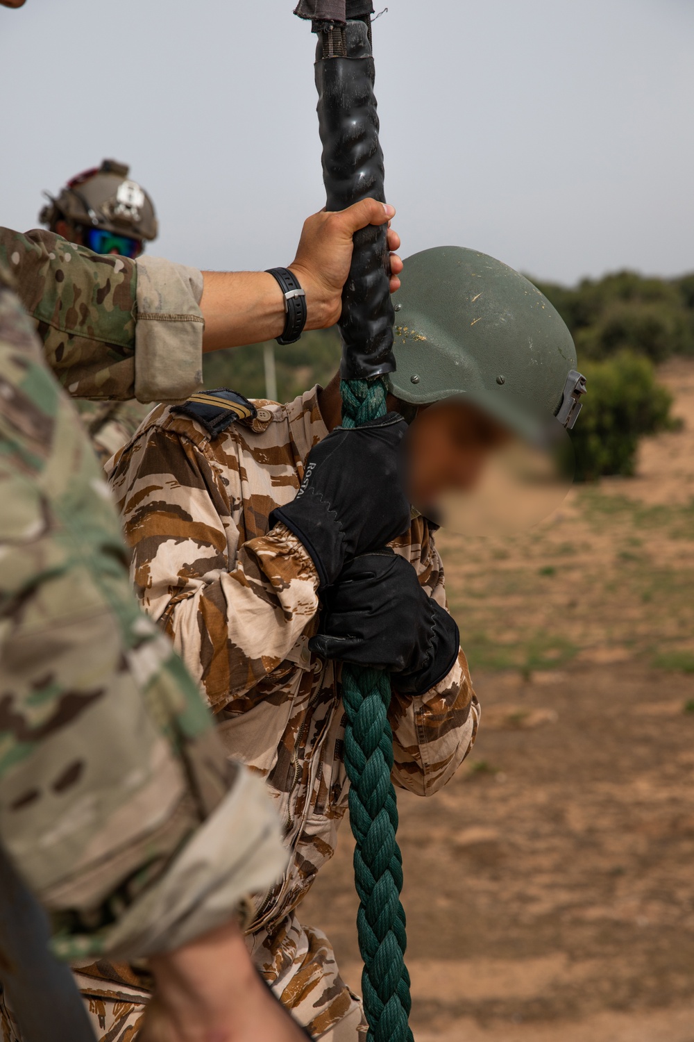 DVIDS - Images - Moroccan and 19th Special Forces Group Fast Rope Training  [Image 9 of 10]