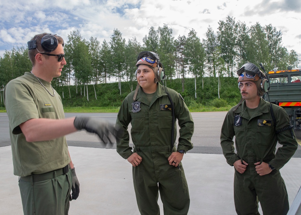 Marines and Finnish Air Force prepare for close air support training