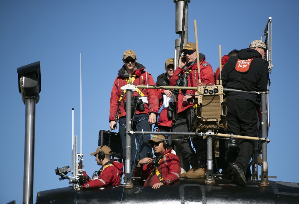 USS Seawolf Departs Bremerton