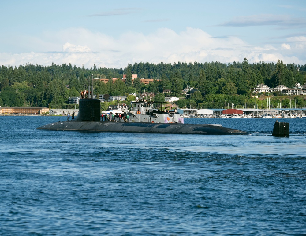 USS Seawolf Departs Bremerton