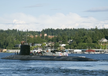 USS Seawolf Departs Bremerton