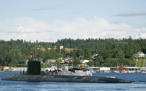 USS Seawolf Departs Bremerton