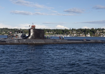 USS Seawolf Departs Bremerton