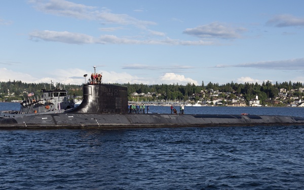 USS Seawolf Departs Bremerton