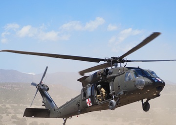 C-CO, 7-158 GSAB Conducts Multi-Ship Maneuvers and Medevac Hoist Training