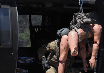 C-CO, 7-158 GSAB Conducts Multi-Ship Maneuvers and Medevac Hoist Training