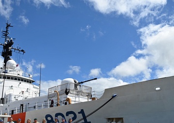 U.S. Indo-Pacific Command Generals visit Vietnam Coast Guard ship