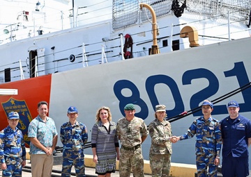 U.S. Indo-Pacific Command Generals visit Vietnam Coast Guard ship