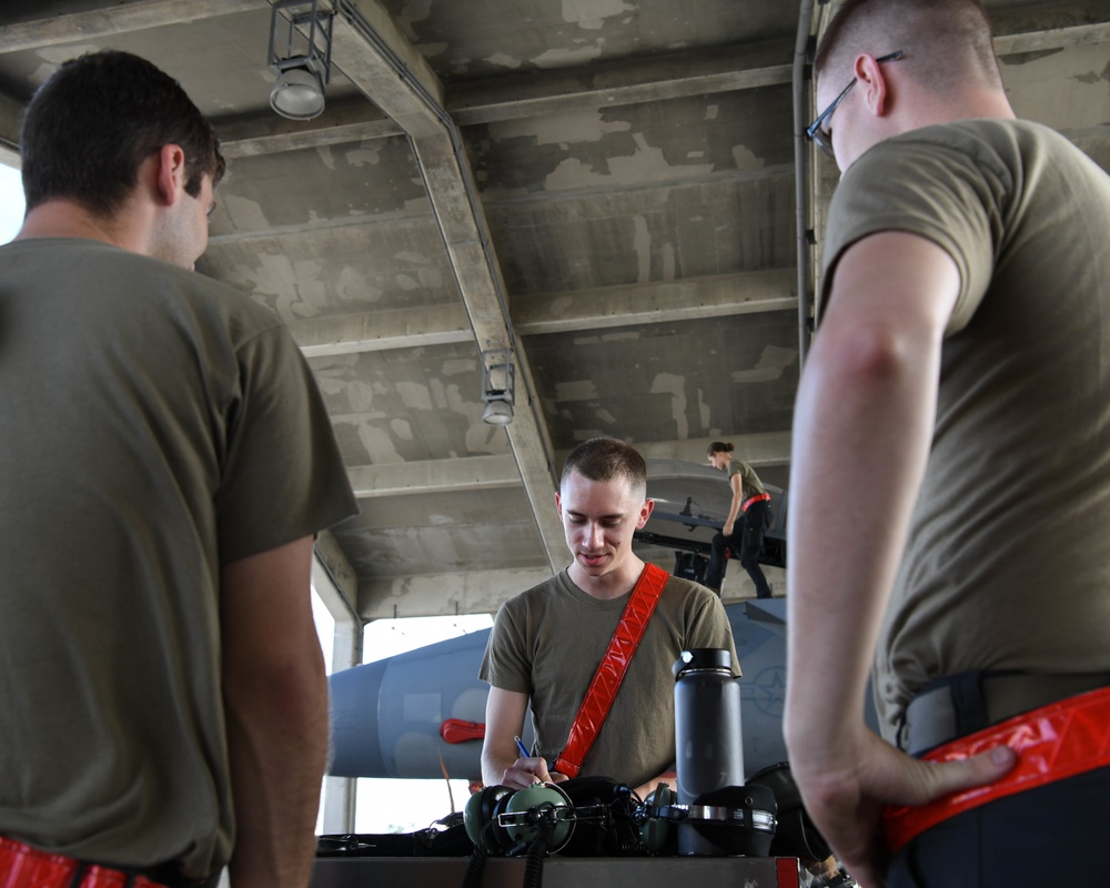 67th AMU maintainers recover F-15 Eagle