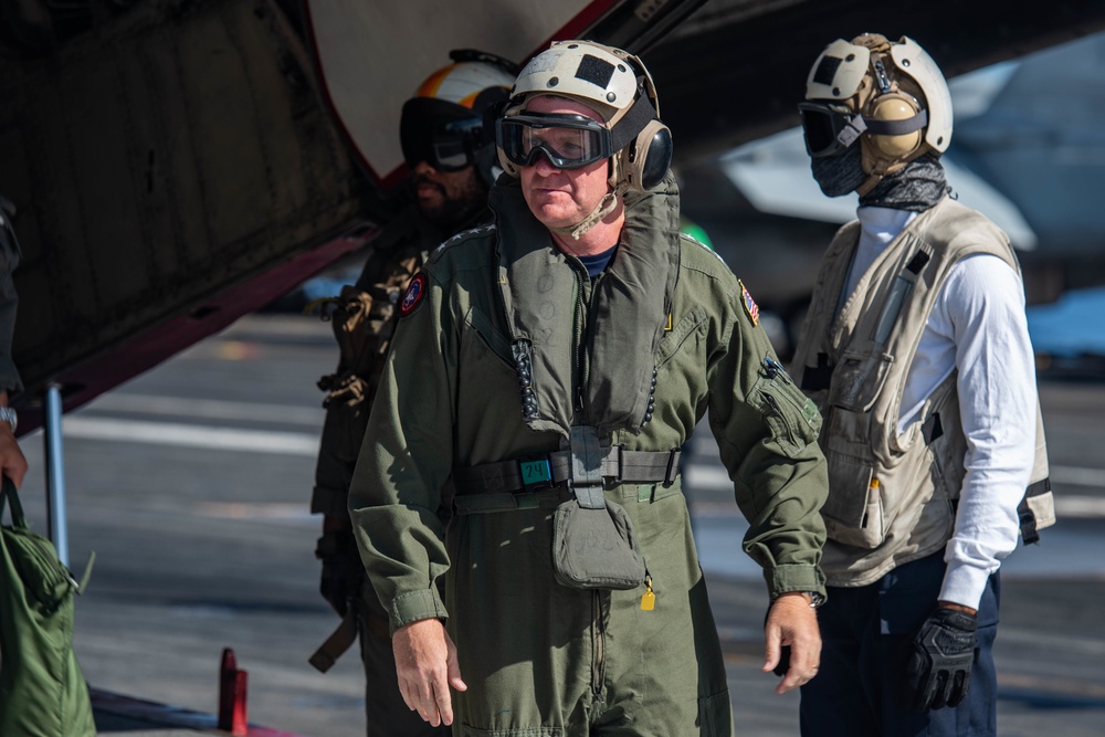 Commander, U.S. Pacific Fleet Visits USS Ronald Reagan (CVN 76)