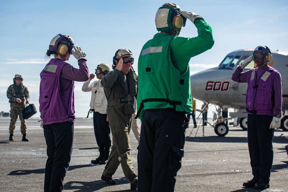 Commander, U.S. Pacific Fleet Visits USS Ronald Reagan (CVN 76)