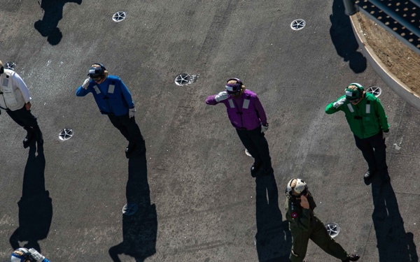 Commander, U.S. Pacific Fleet Visits USS Ronald Reagan (CVN 76)