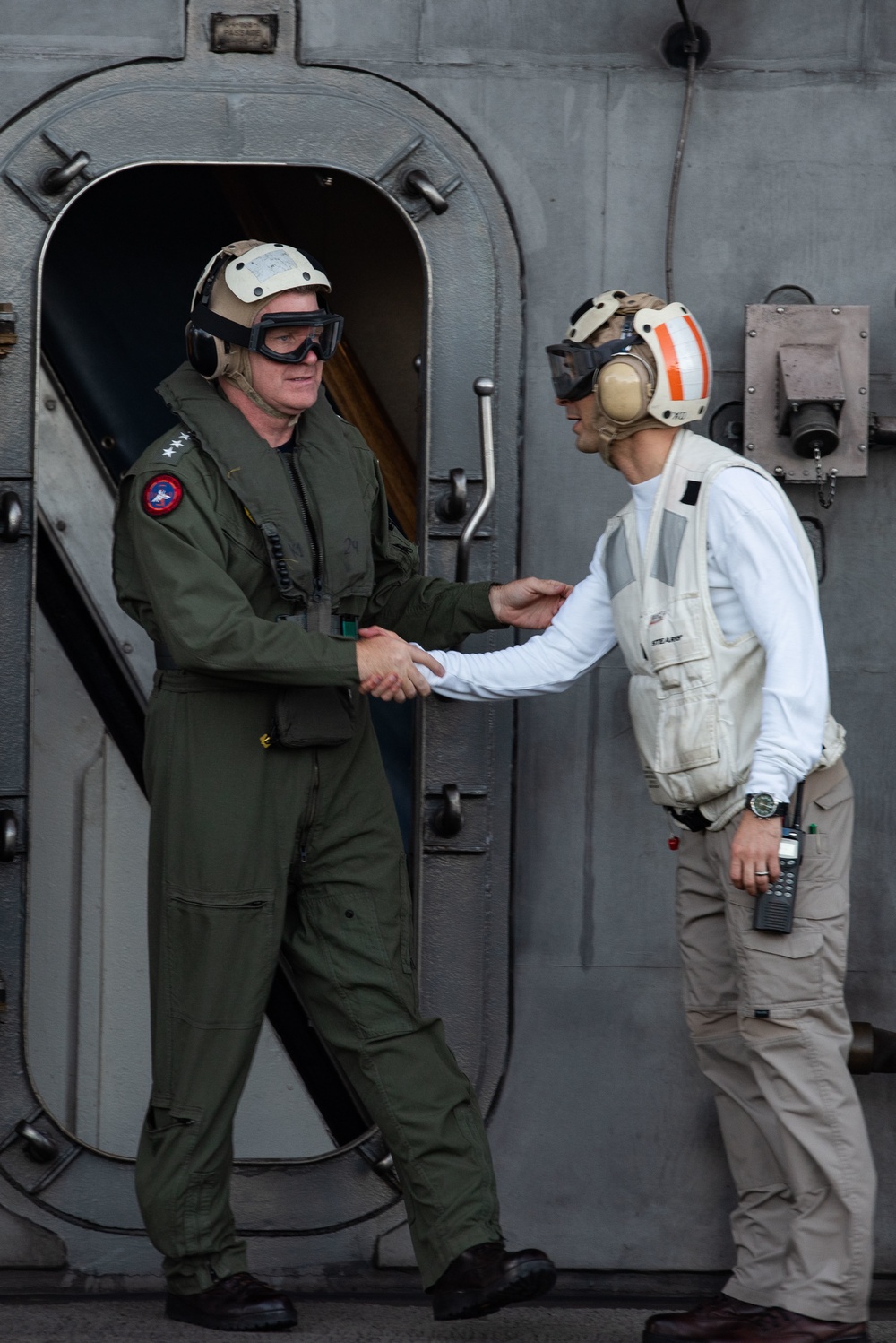 Commander, U.S. Pacific Fleet Visits USS Ronald Reagan (CVN 76)