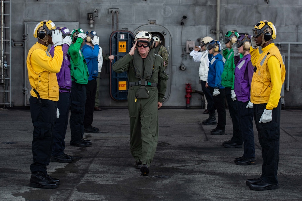 Commander, U.S. Pacific Fleet Visits USS Ronald Reagan (CVN 76)