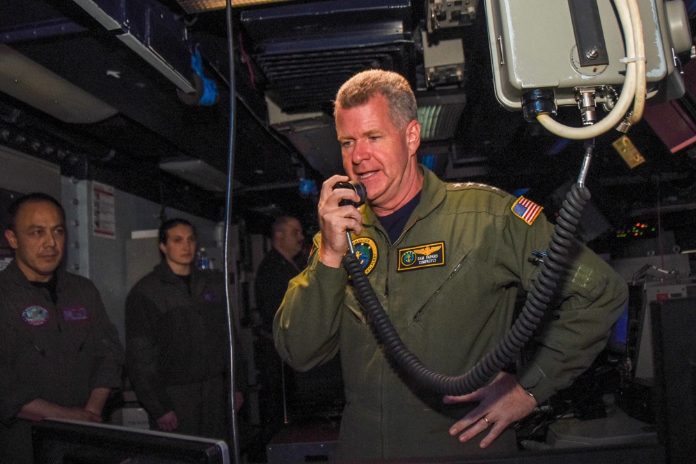 Commander, U.S. Pacific Fleet Visits USS Ronald Reagan (CVN 76)