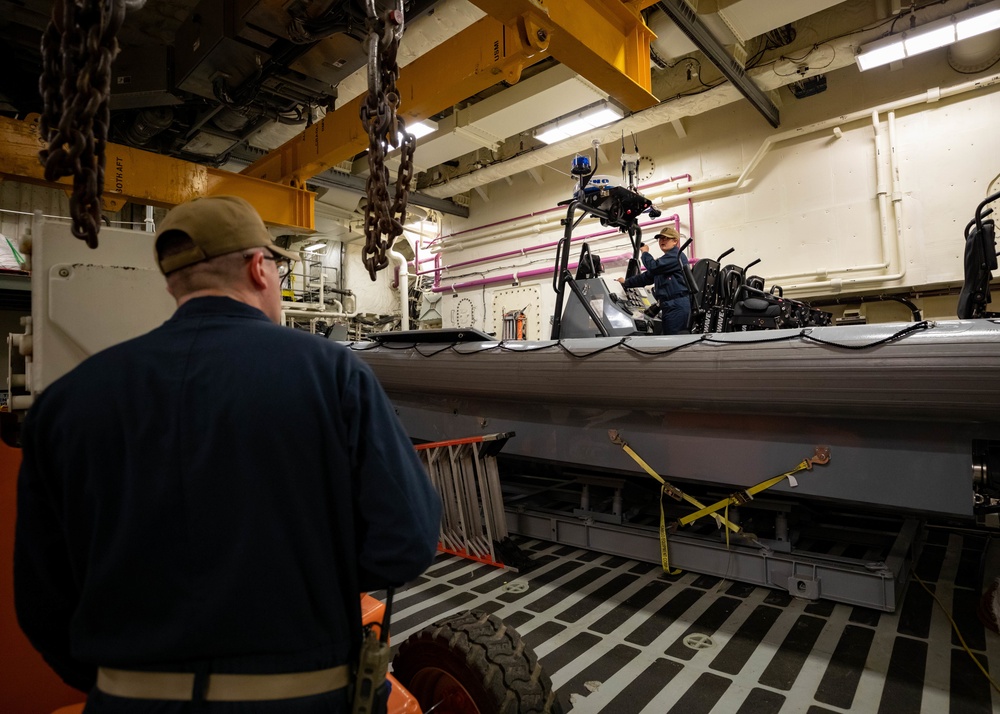 USS Sioux City Sailors Conduct Maintenance on MOBIs While in Port