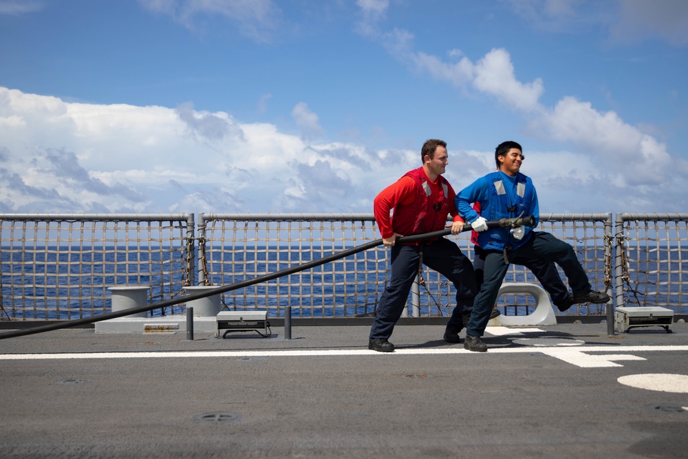 USS Sioux City Sailors Conduct Aviation Firefighting Drills
