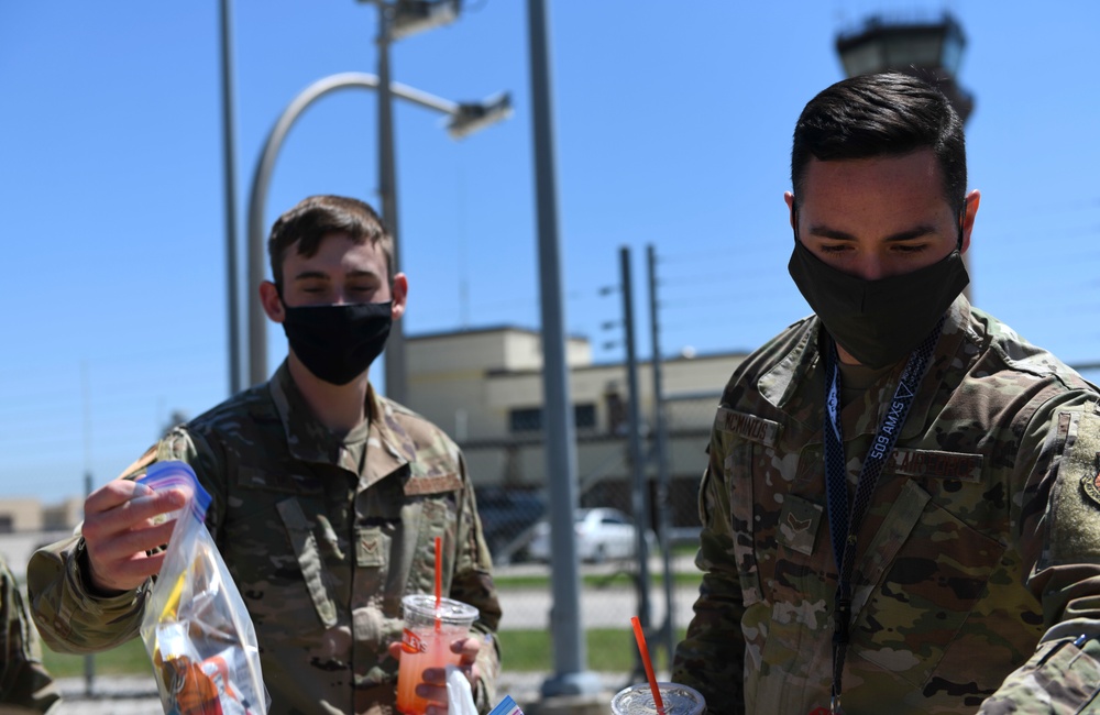 Whiteman BCC Concordia liaison delivers snacks to Maintenance Airmen