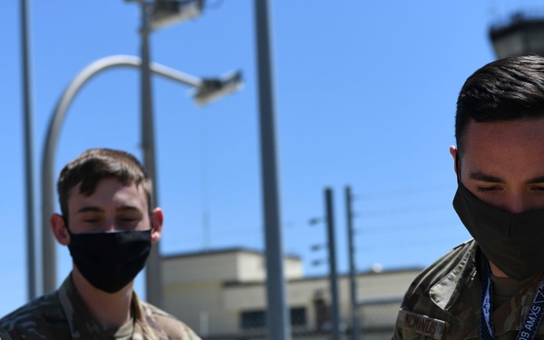 Whiteman BCC Concordia liaison delivers snacks to Maintenance Airmen